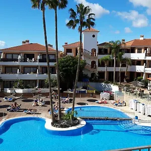  Apartamento With Pool And Gardens Near The Coast